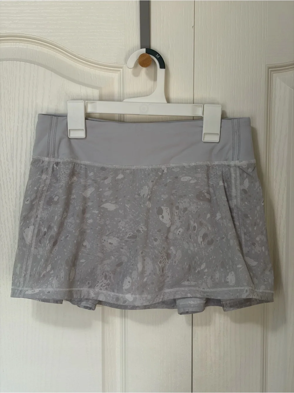 Lululemon Pace Rival Mid-Rise Skirt 4 Marble Gray White